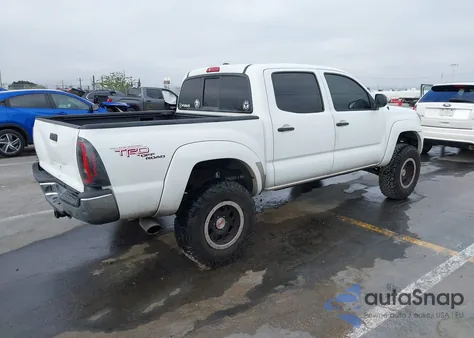 2011 Toyota Tacoma Prerunner V6 z USA, uszkodzony, nr VIN 3TMJU4GN4BM125181